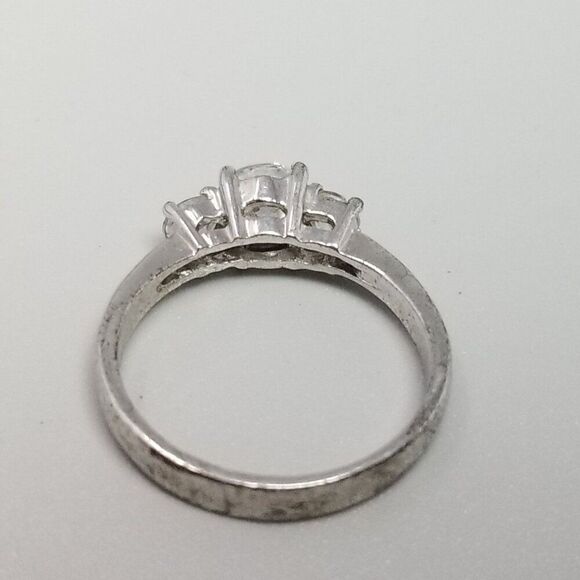 Vintage Classic Three Stone Rhinestone Ring, Size 8.5 Silver Tone Band, Estate - Picture 4 of 6